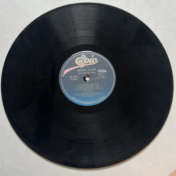 Meatloaf -Bat out of hell - vintage vinyl record. Condition is G+ - Picture 4 of 6